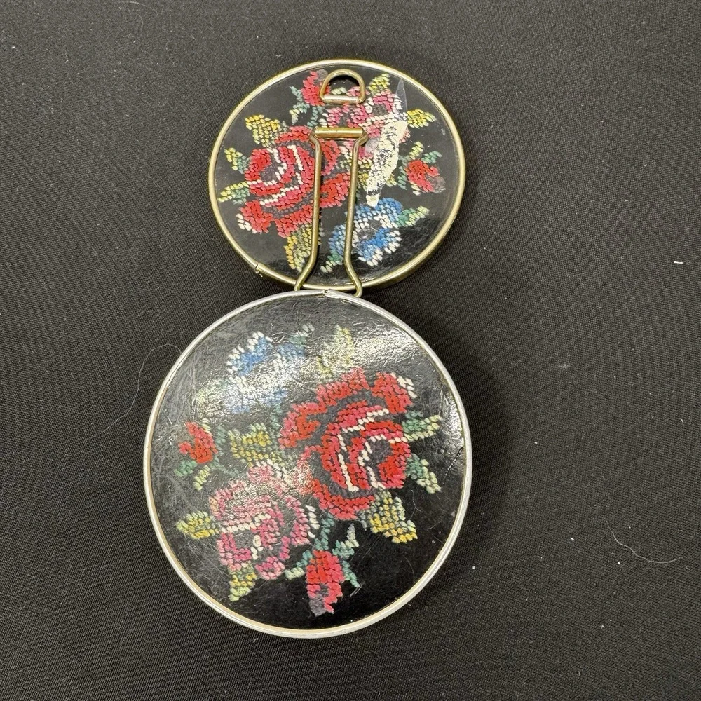 Vintage Ladies Fold Out‎ Mirror Compact with Stand Floral Pattern 251628